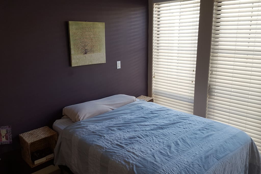 Master Bedroom - Queen