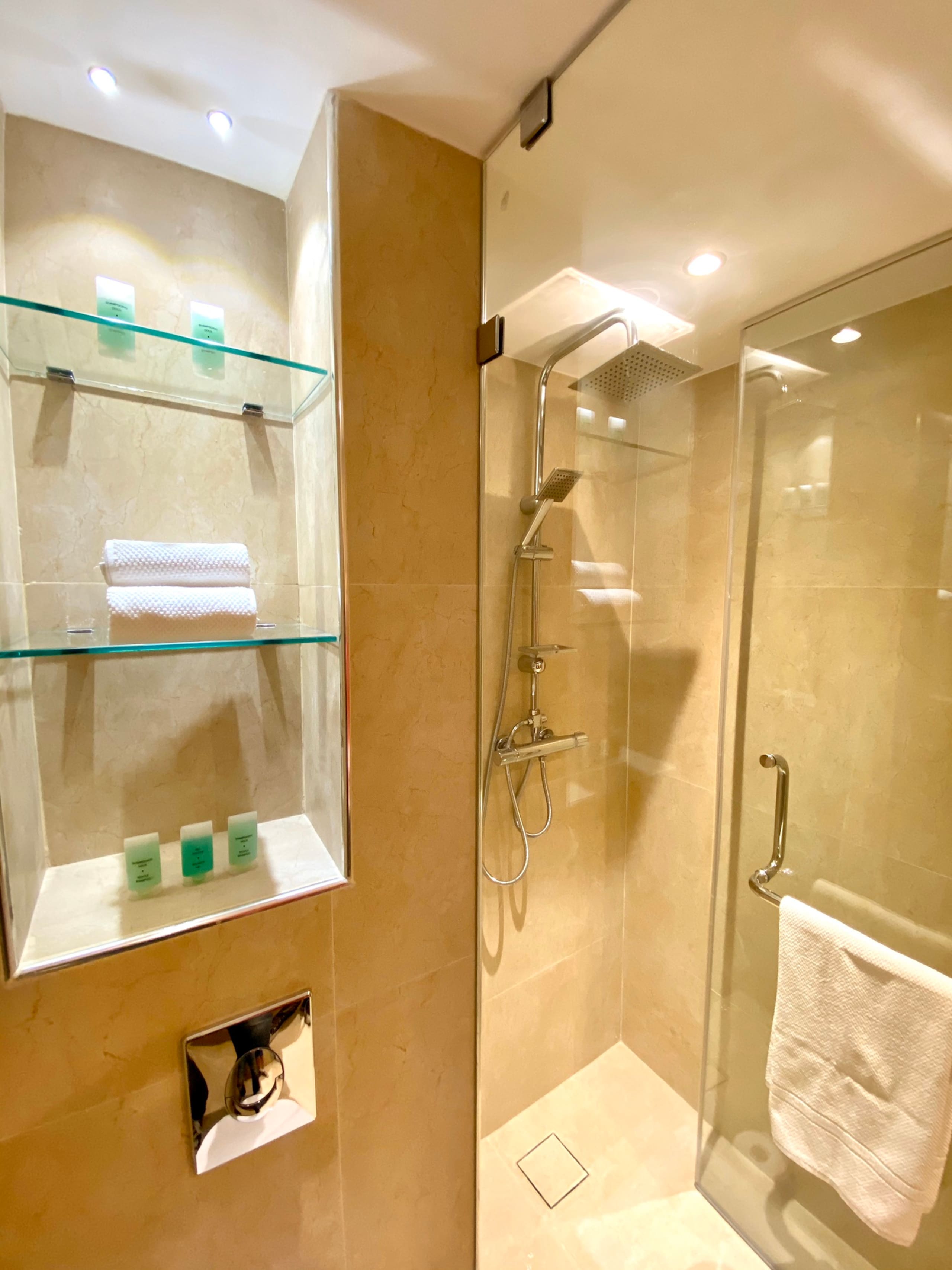 Home in Kailua-Kona · ★4.33 · 2 bedrooms · 3 beds · 2 private baths - Image 15