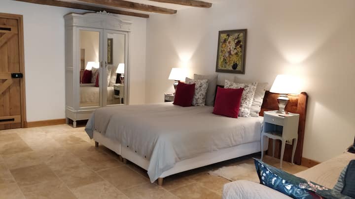 Super veľká manželská posteľ „Chantelle“