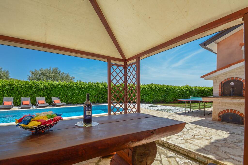 Villa Duda mit Garten und Pool
