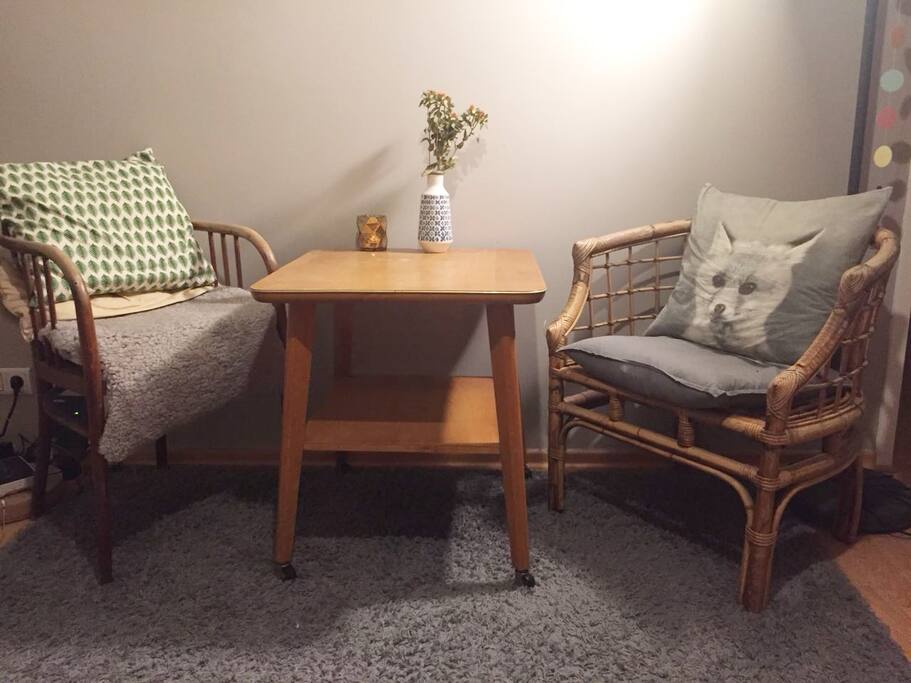 A nice corner to work, relax, eat or Netflix :)