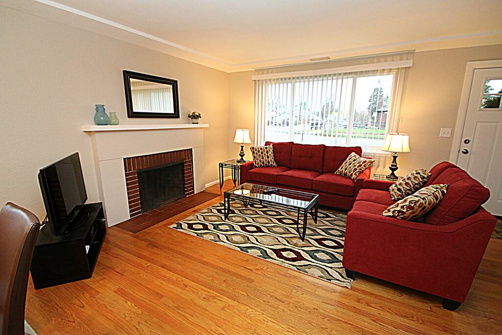 Cozy Living room with Fireplace