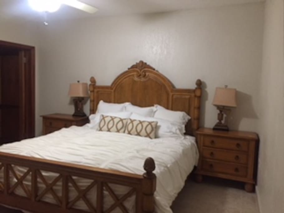 Big rooms with a full bathroom