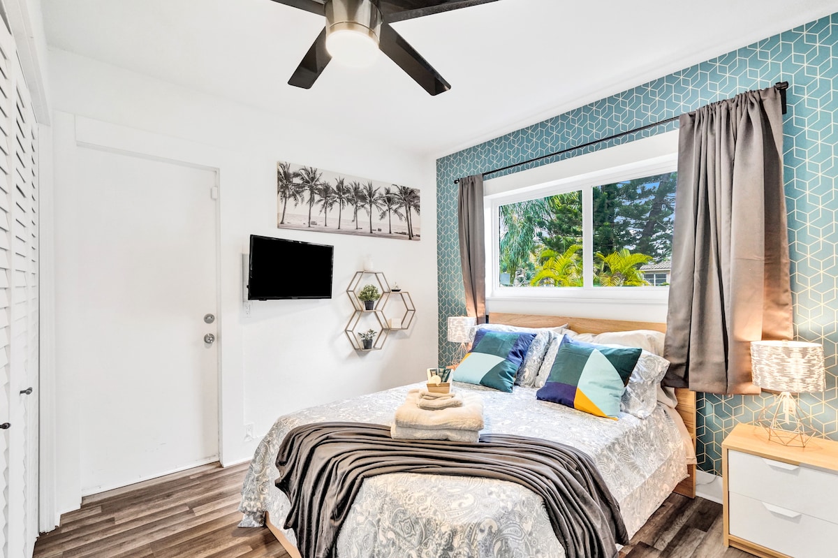 მე-3 საძინებელი სრული/ორადგილიანი საწოლით და 32-დუიმიანი სმარტ-ტელევიზორით