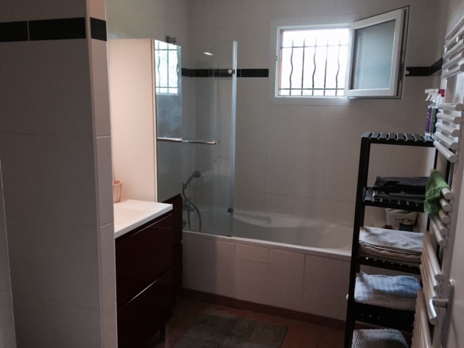 Baignoire, Rangement et toilette privatifs