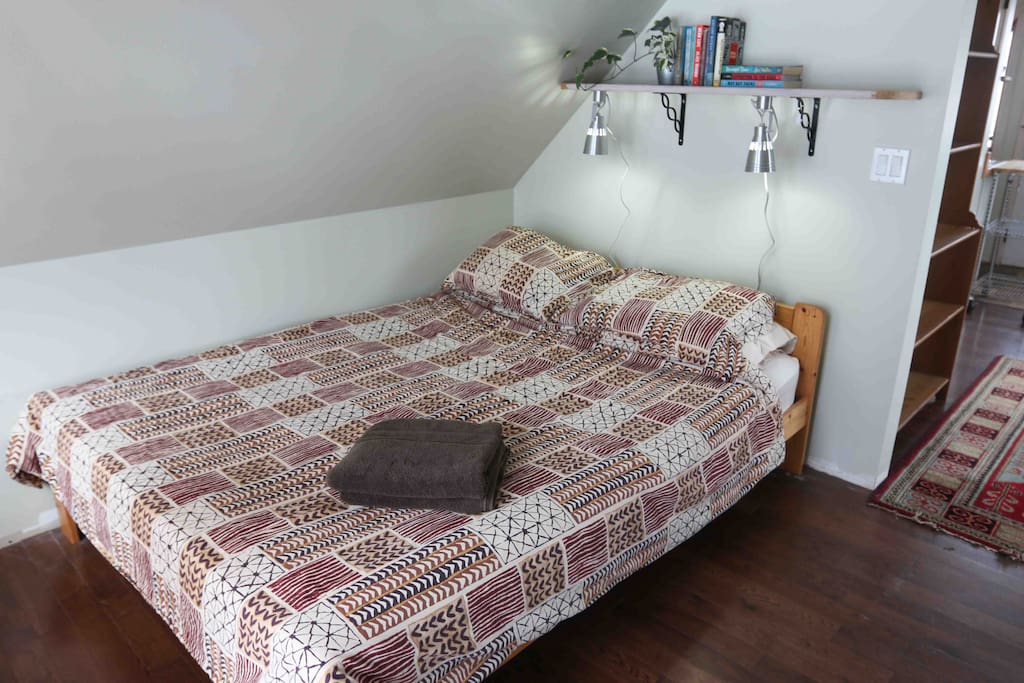 Queen bed.