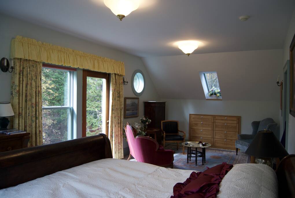 Green room sitting area