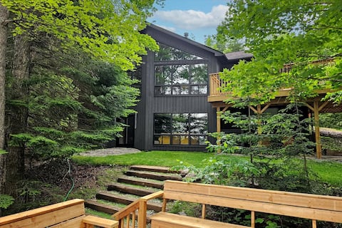 Gem on Kennisis Lake - Waterfront