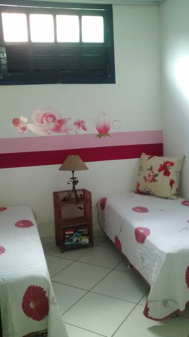 Quarto com 2 camas de solteiro