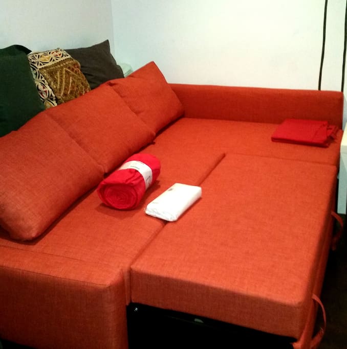 Brand new coach. Very easy lying converts into a 2 x 1,5 meters bed