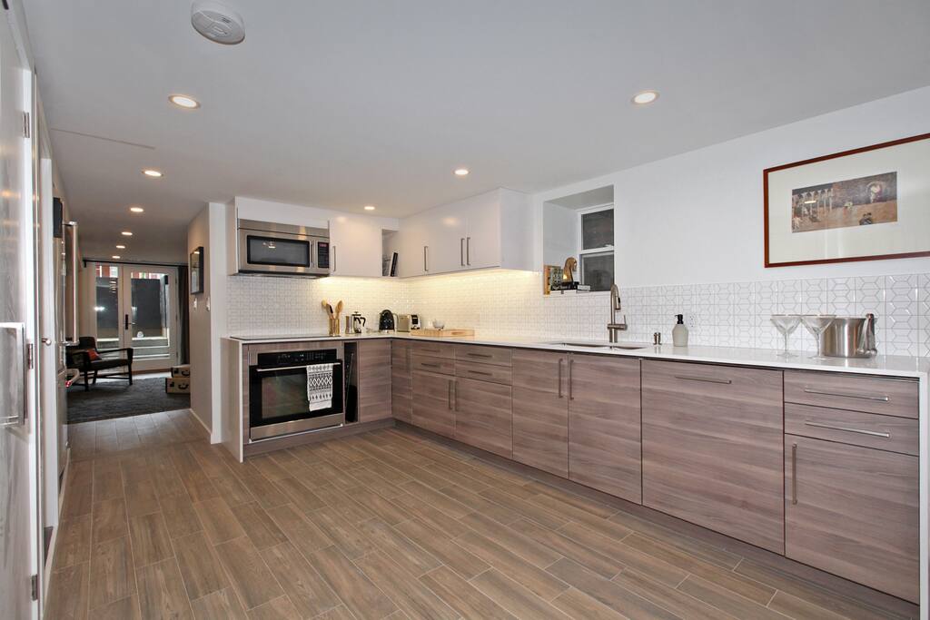 Large kitchen, including built dishwasher, heated floors