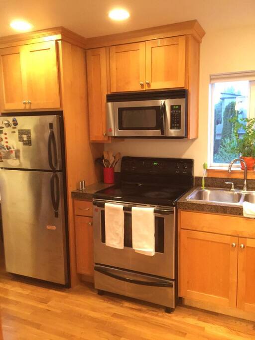 Full kitchen with cooking gadgets, toaster, coffee machine and of course Starbucks coffee