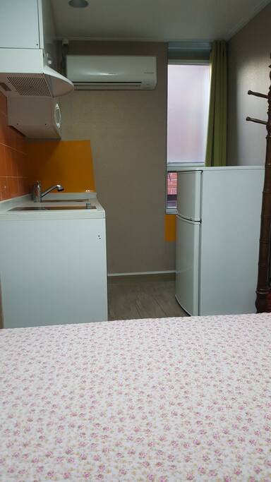 electric convection stove, laundry washing machine, refrigerator, window