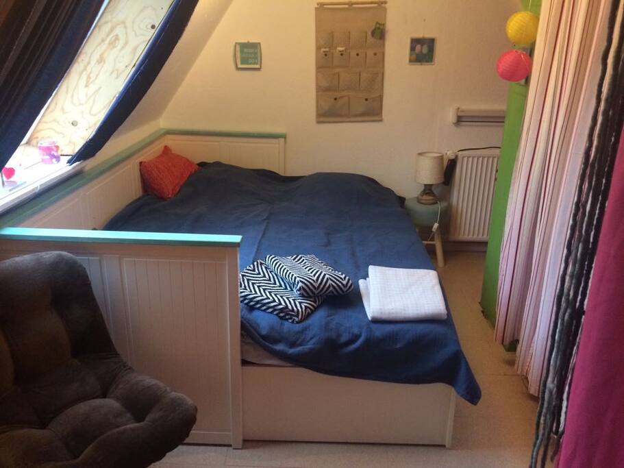Das Doppelbett ausgeklappt