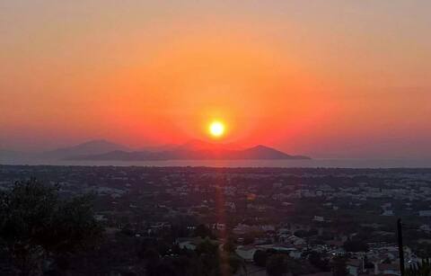 Yorgos, amazing sunset view house
