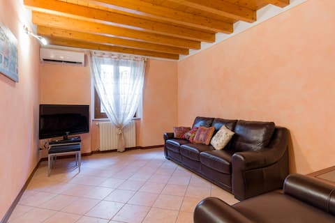 Annuncio Airbnb popolare: Casa del Pescatore inside the walls + bikes a Peschiera Del Garda