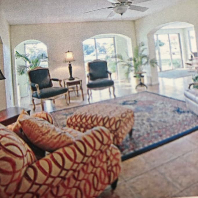 Open living with entertainment center