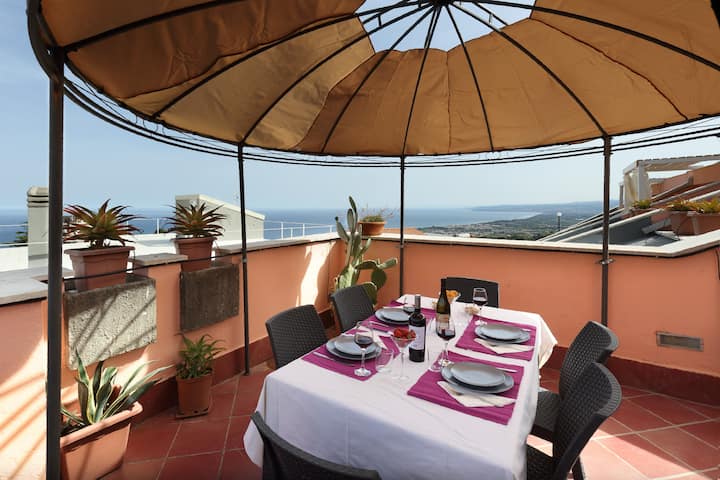 Taormina center spacious apartment, w. big terrace