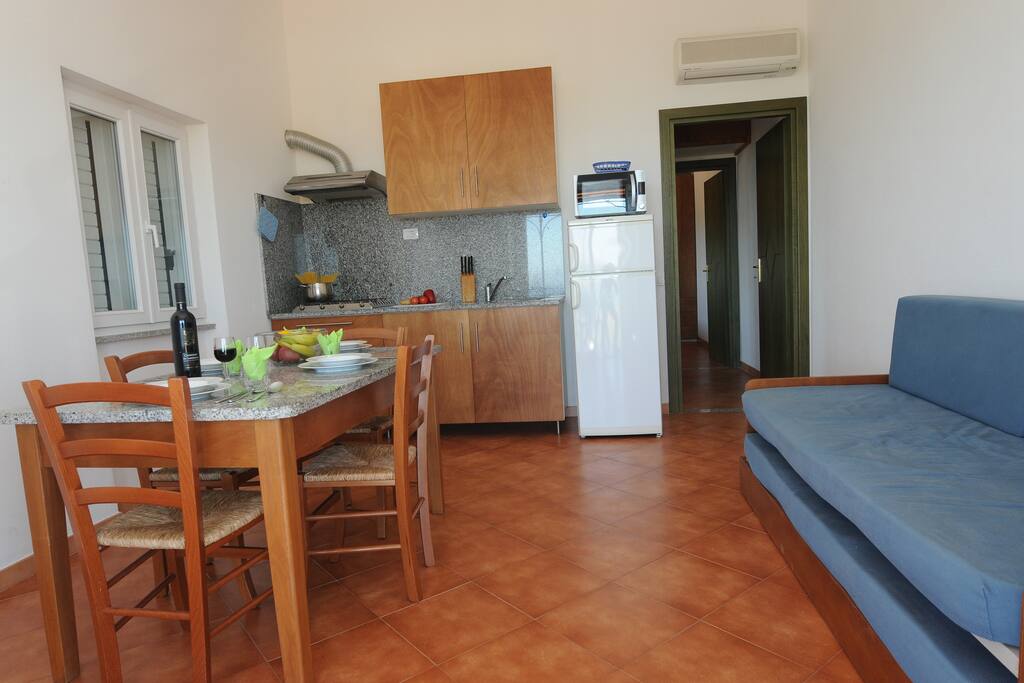 Zona pranzo/soggiorno