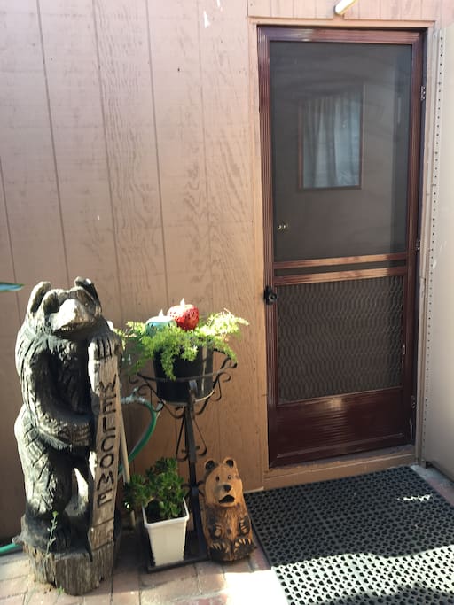Front door entrance to the Cozy Cottage Studio