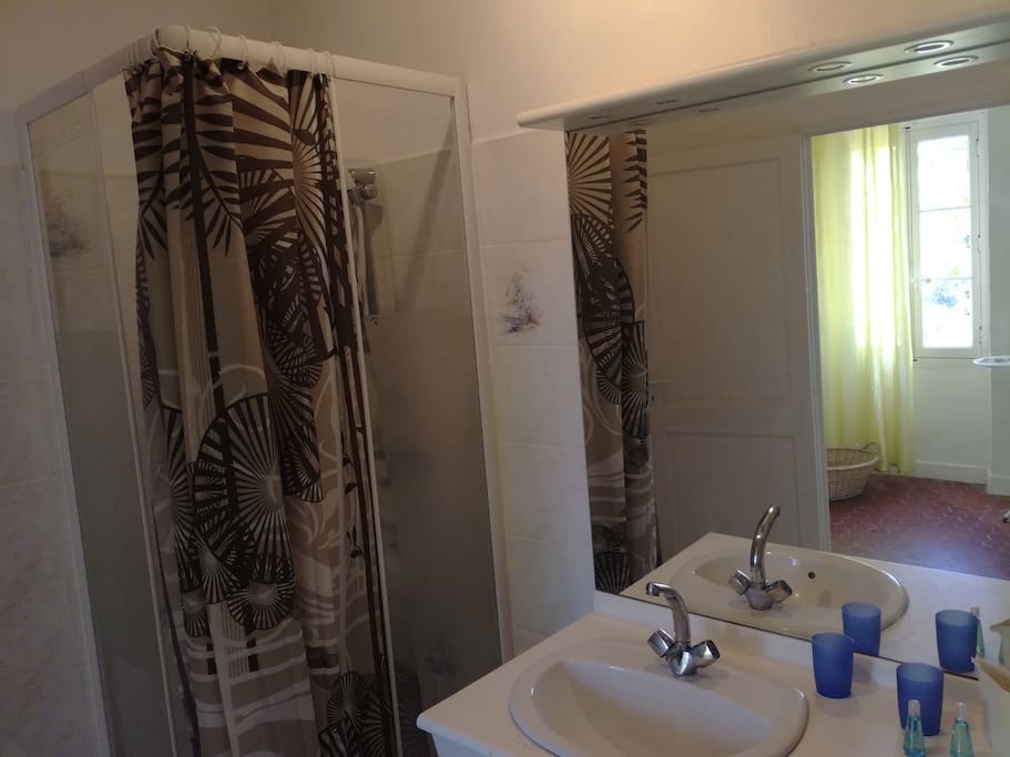 Salle de bains de l'étage