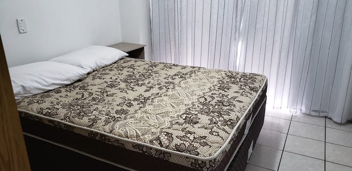 Apartmán s balkónom, manželskou posteľou a deleným klimatizáciou 