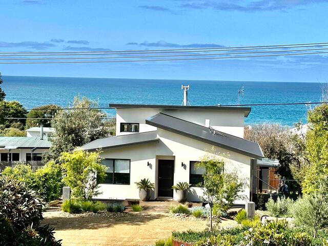 Beach Breeze. Endless ocean views gallery image 3