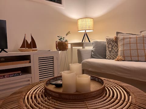 Adorable Ground floor Apartment with walk to beach