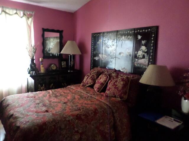 Hospitable Hosts & Homey Ambiance.