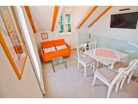 Top Airbnb: Town house "Viva" in Grad Split