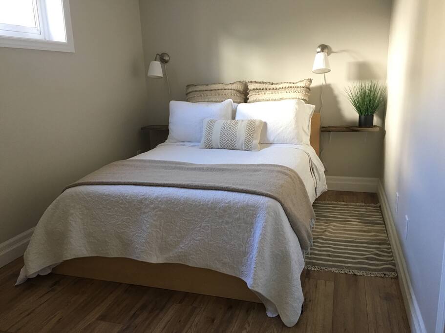 Pillow top double bed + Egyptian cotton sheets = bedtime bliss.