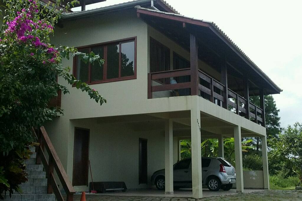 Lateral /Garagem- Side and garage