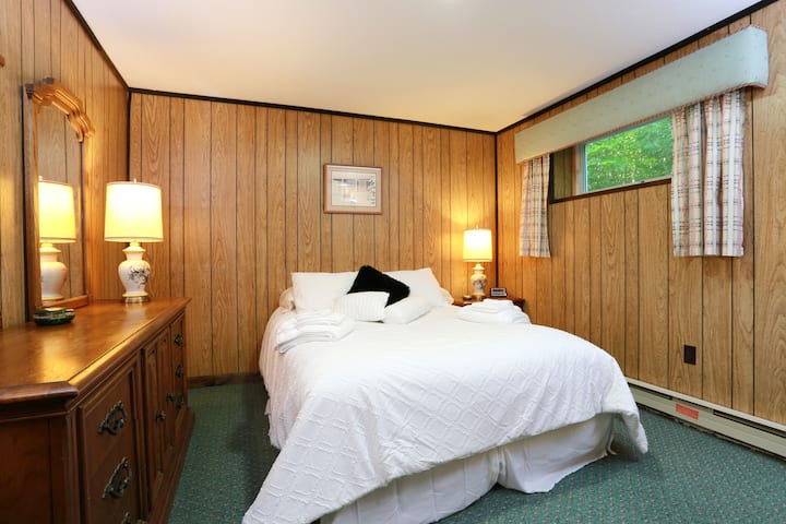 Malkia wa Chumba cha Kulala cha Ghorofa