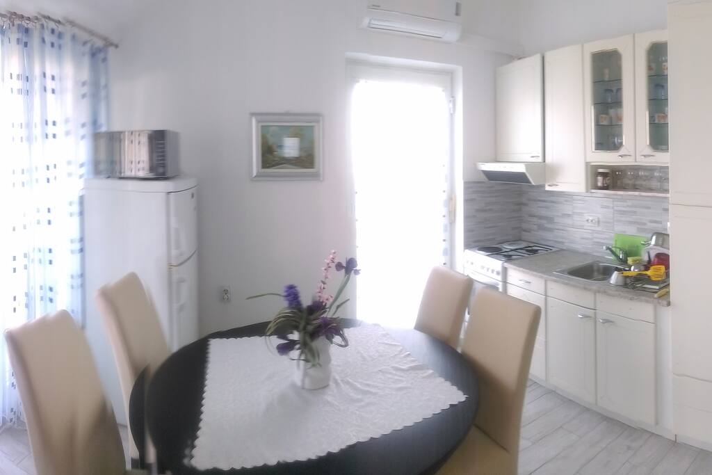 kuhinja i blagavaona