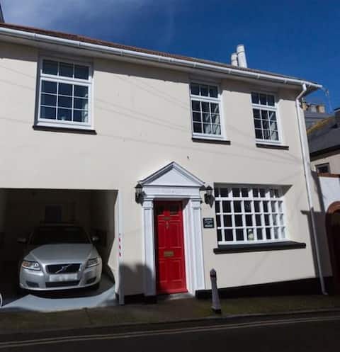 Popular Airbnb listing: Character 4 bedroom house, Weymouth Harbour in Weymouth