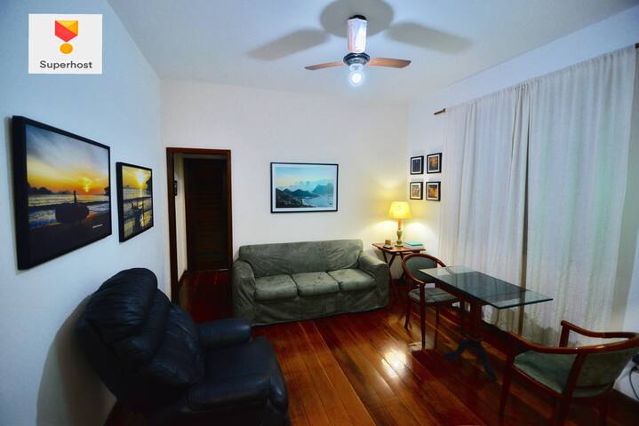 Lindo apto a poucos metros da praia do Leblon.