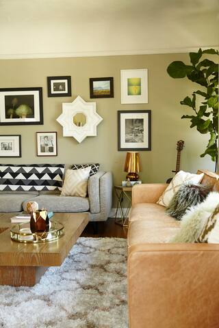 Super Hip, Stylish 2 Bedroom Apt in Miracle Mile gallery image 3