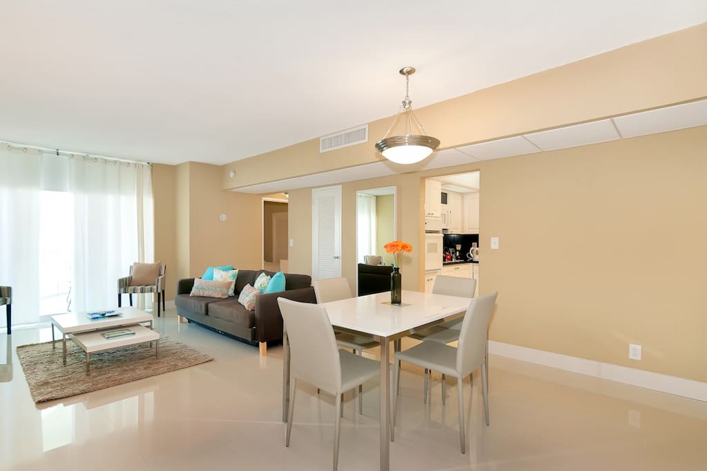 Fully equipped dining room