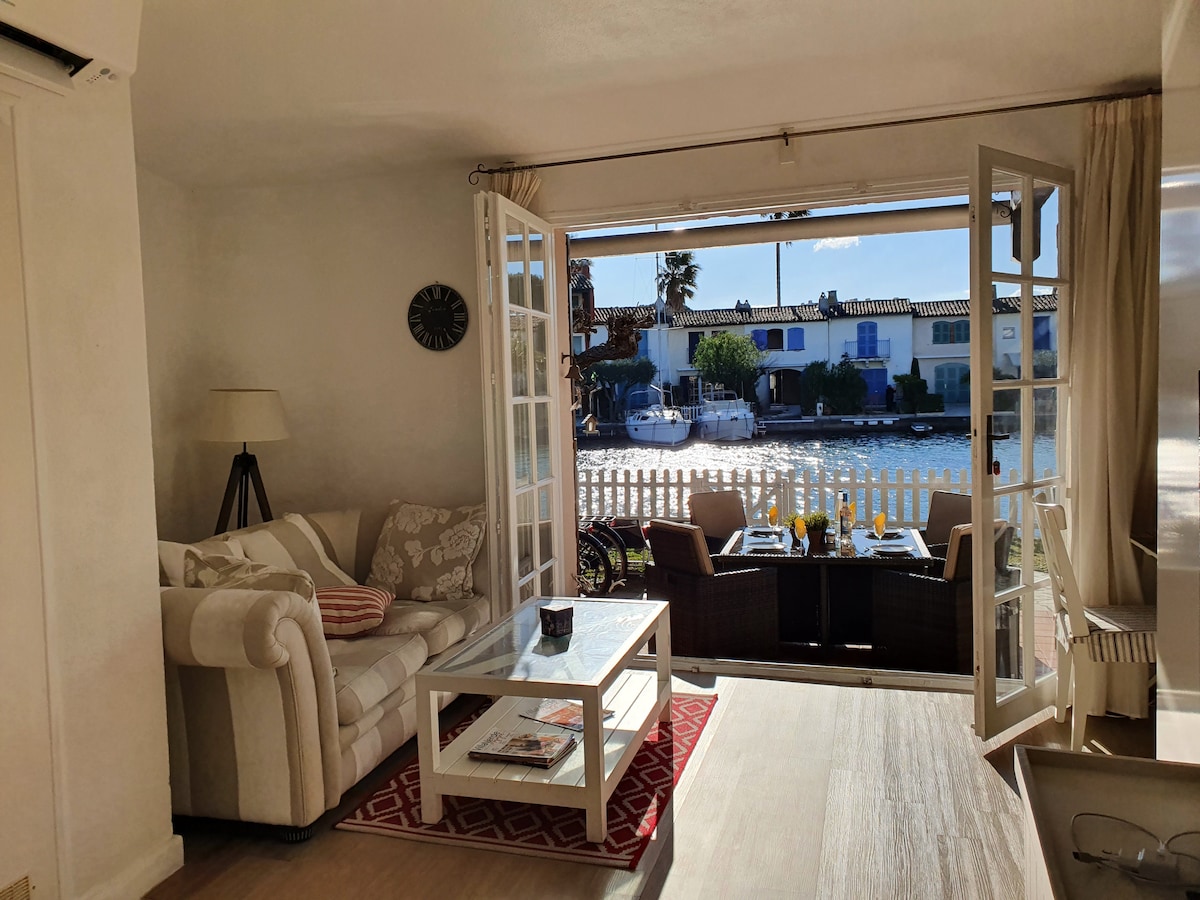 Top Airbnb: Port-Grimaud Quai Jardin Boat access possible à Grimaud