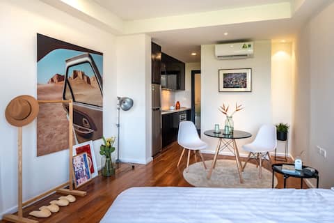 Modern Art Studio Apartment w/ Rooftop Access
