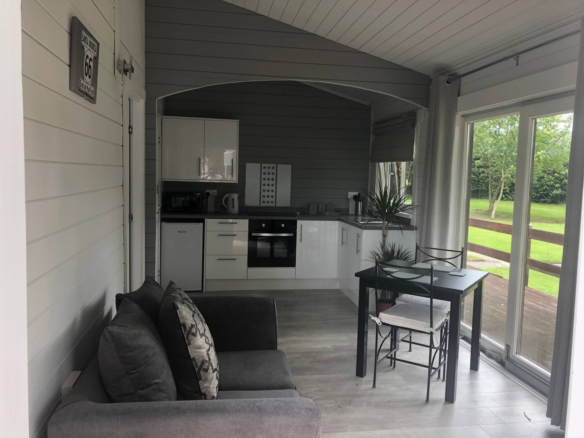 Log Cabin at Oakfield House, Pyle - Greystones
