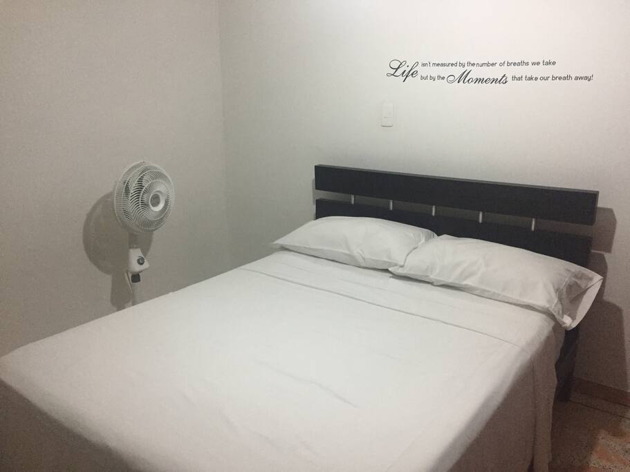 habitación con ventilador