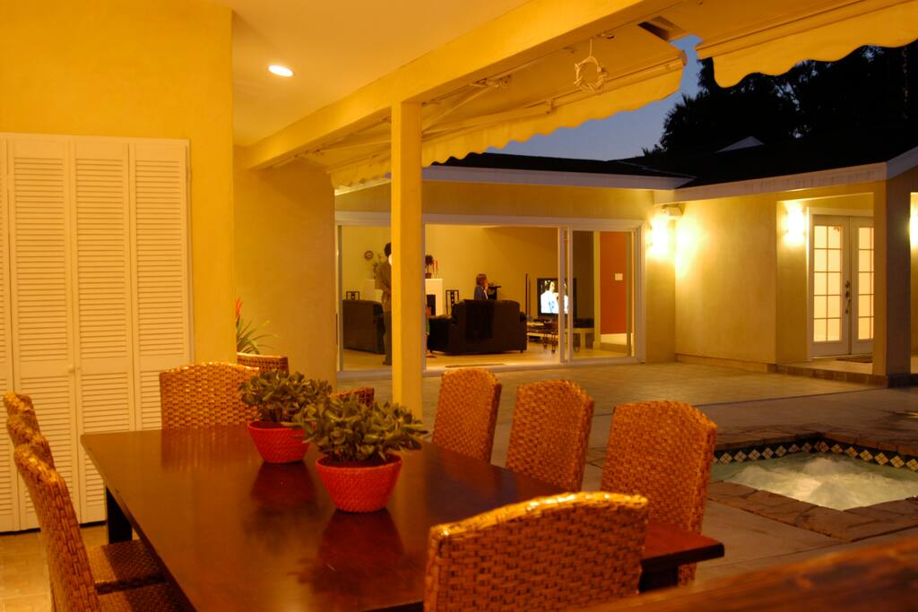Outdoor barbecue area and jacuzzi