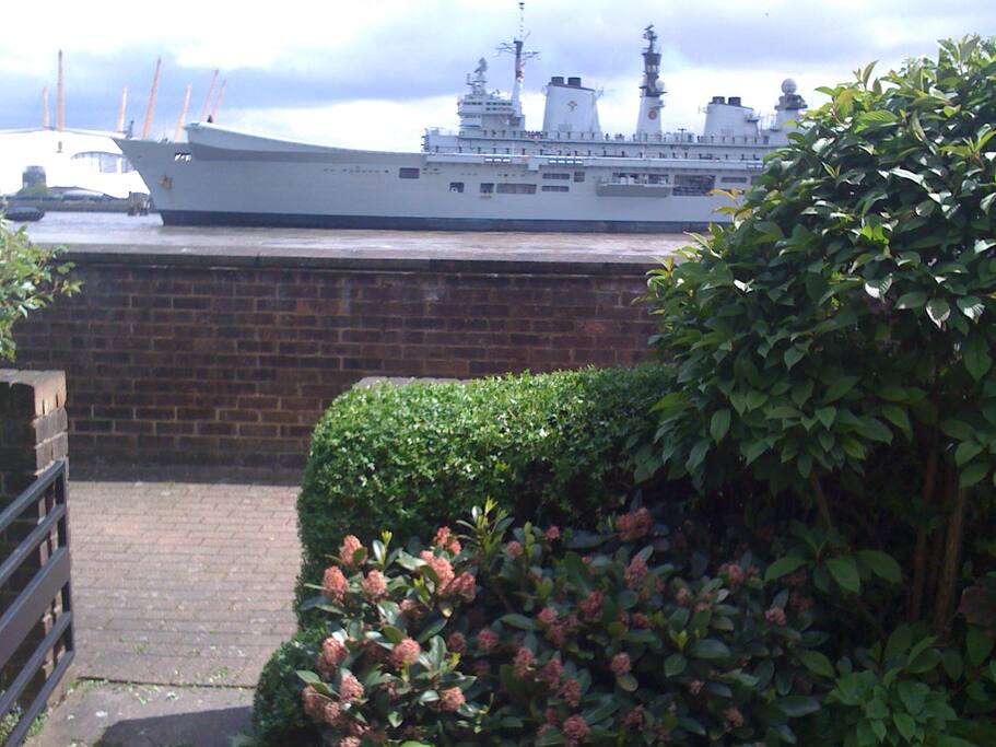 I just looked up from my gardening and was amazed! There's always something going on, whether on the river, at the 02 Arena or the Emerates Fly Drive ofrom The Excel Exhibition Centre to London City Airport.
