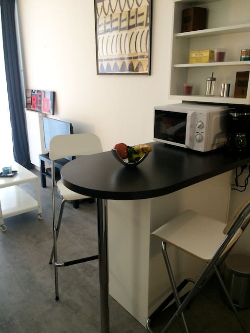 La table/bar de la cuisine