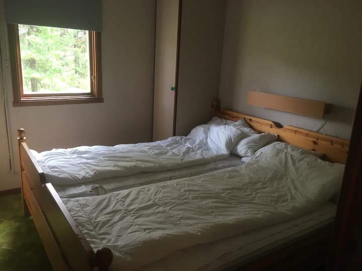 主卧，加大号加大号床。