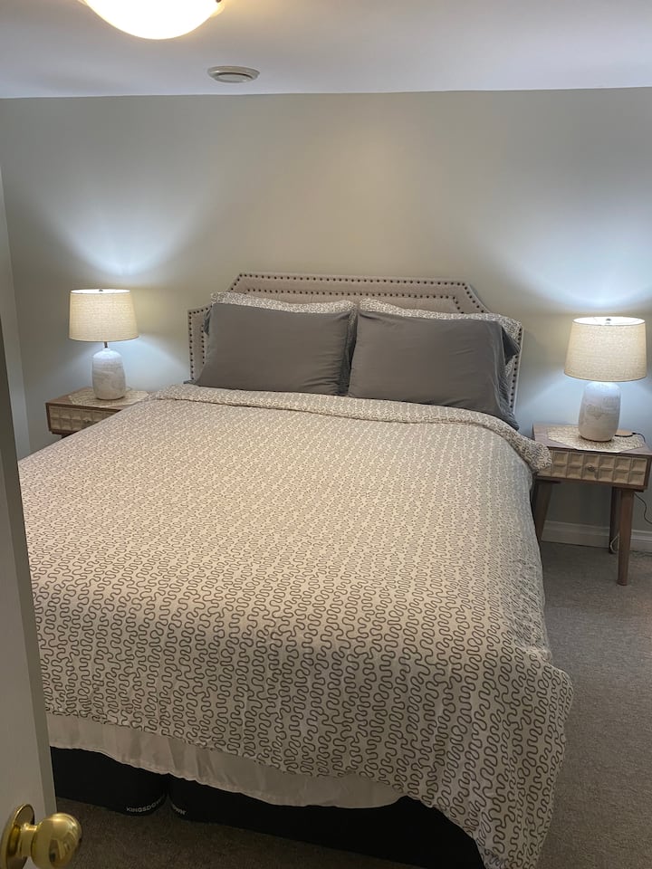 Queen bed 