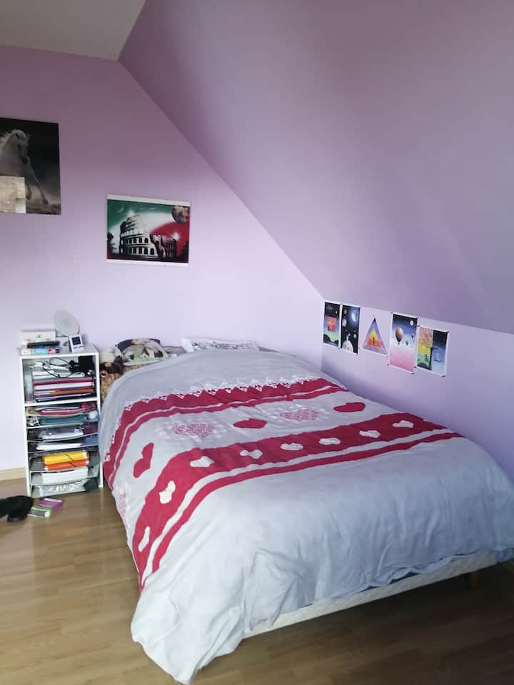 Dhoma e dytë e gjumit (15 EUR për person tarifë shtesë) me zyrë. 