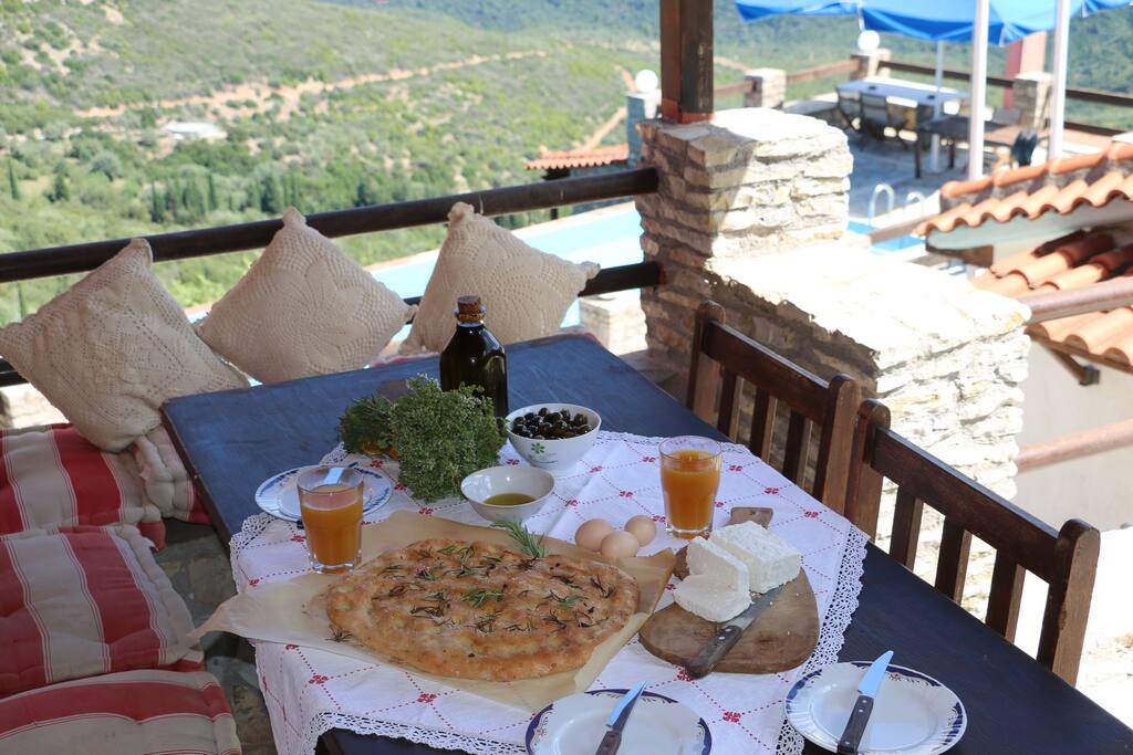 Cafe-breakfast time
