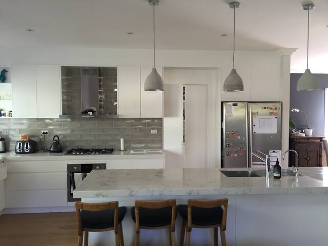 Family Beach House – sleeps 9 gallery image 5